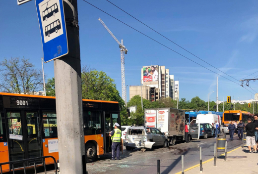 Два автобуса и пет коли в сблъсък в София 1 1 1966