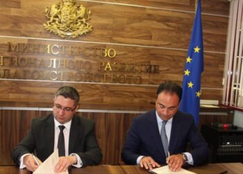 Нанков подписа с китайски фирми за три магистрали и тунела под Шипка