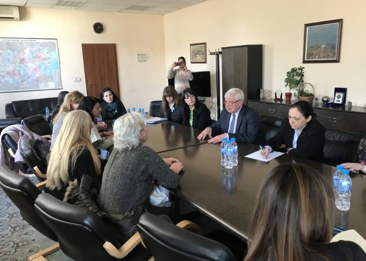 До 20 дни казват по каква формула вдигат заплатите на медсестрите 1 1 2429