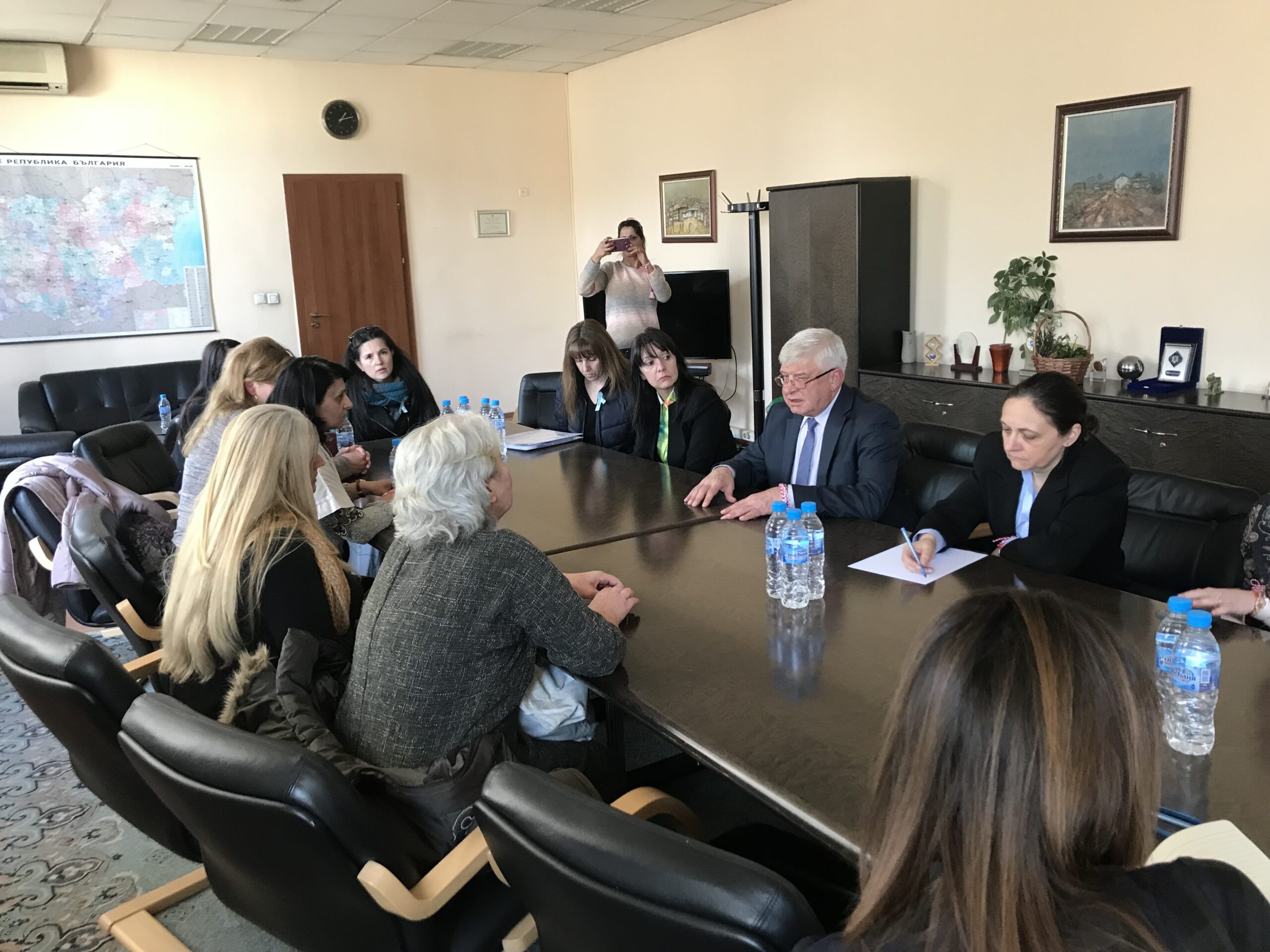 До 20 дни казват по каква формула вдигат заплатите на медсестрите