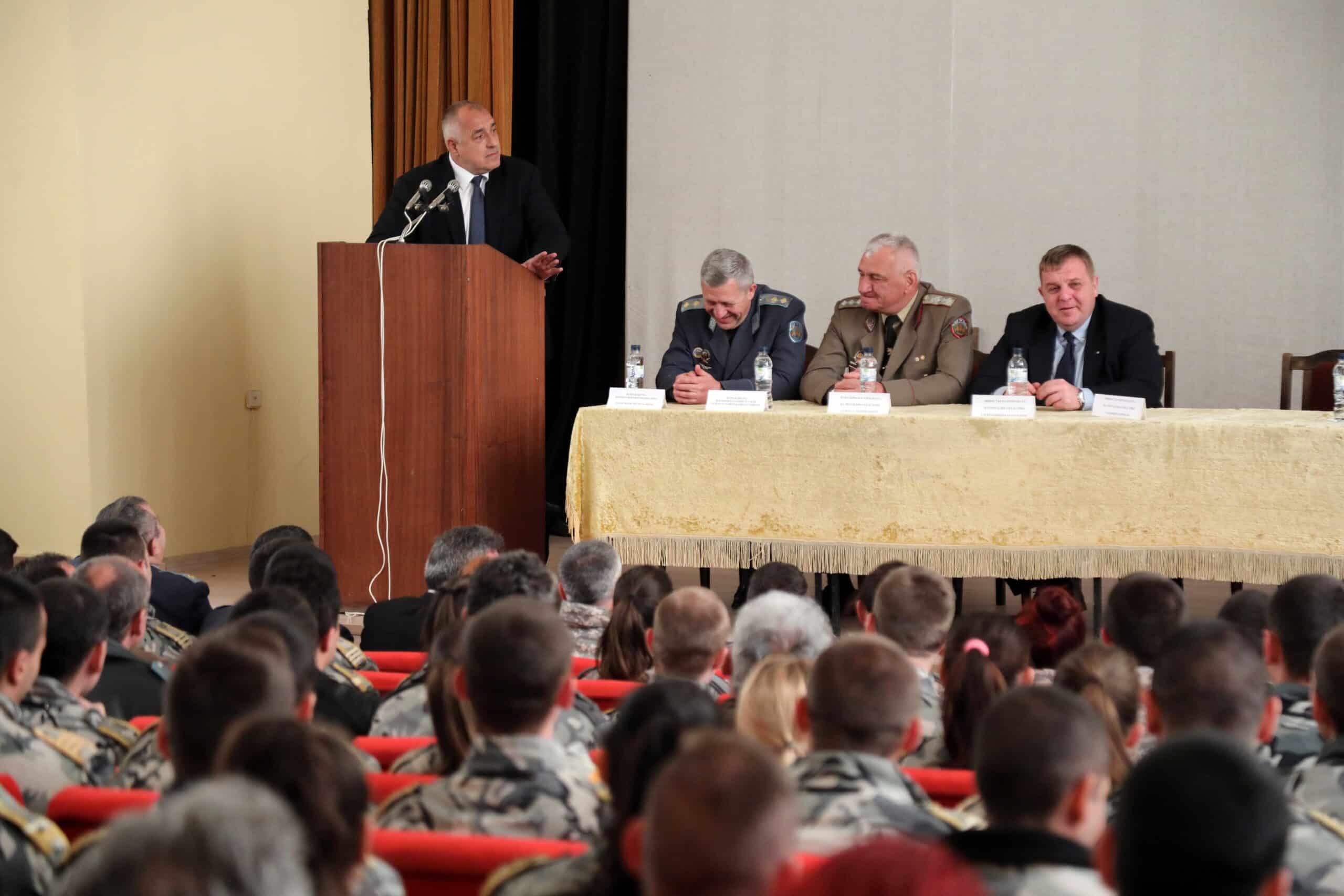 Възстановяват Военновъздушно училище в Долна Митрополия до 6 май