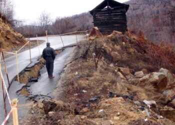 Село не спи при всеки дъжд заради свлачища