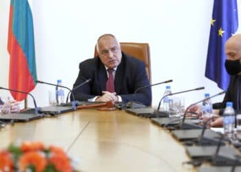 Младите хора бяха използвани, за да влязат в парламента стари лица