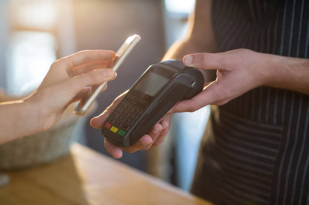 A1 Wallet е безплатно за изтегляне мобилно приложение, което е съвместимо с Android и с iOS устройства.