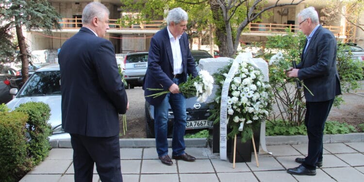 КНСБ иска COVID-19 да бъде признат за професионална болест