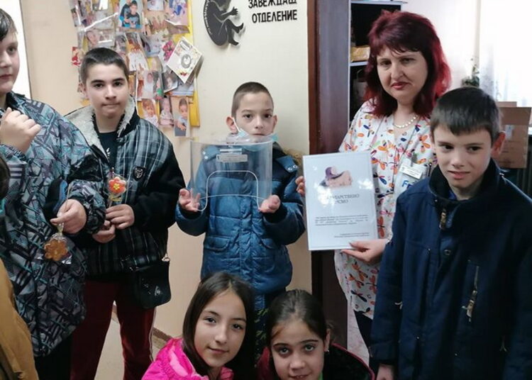 Дарение от ученици трогна лекари в Шумен 1 1 39 2