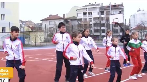 Деца дариха средства за закупуване на линейка за бебета