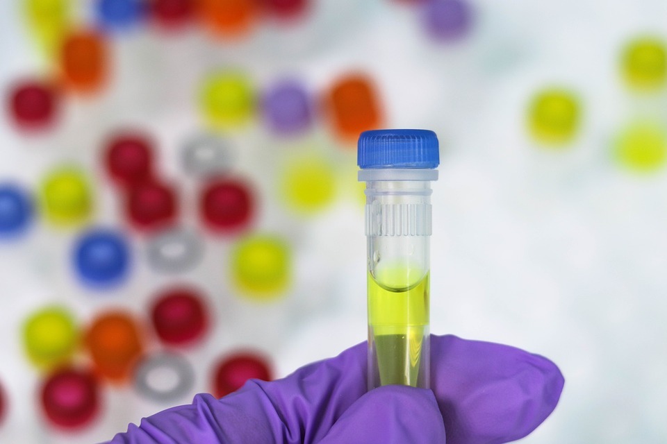 Измамник издава отрицателни PCR-тестове