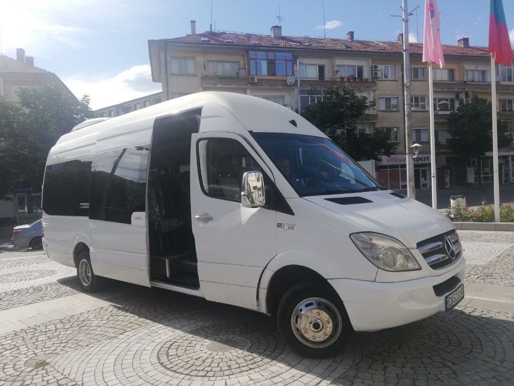Читалищните състави в Казанлък ще пътуват с нов автобус