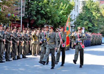 Курсанти и кадети получиха първите си военни звания във В. Търново