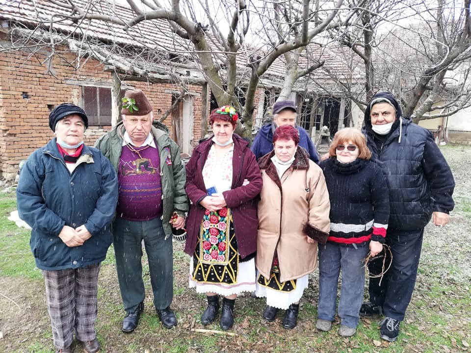 Хоро, печено пиле и питка за Трифон Зарезан