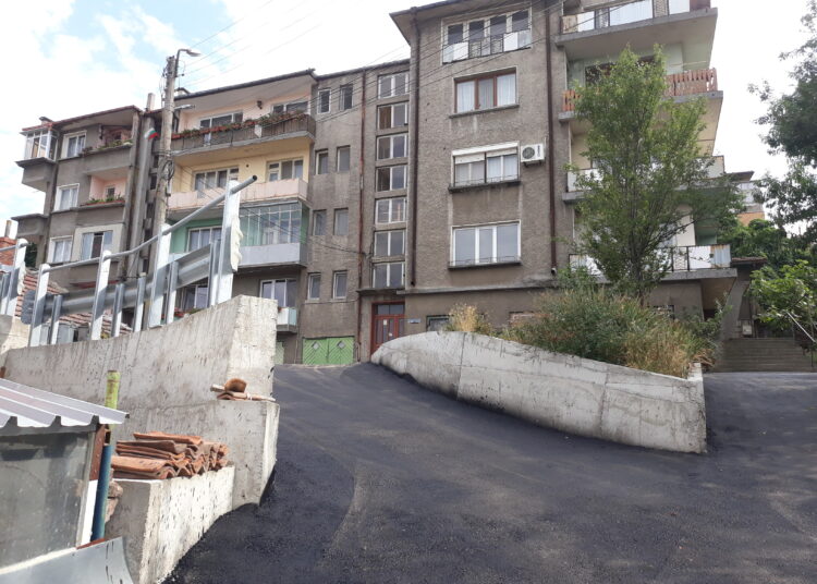 Укрепиха подпорната стена на ул. "Екзарх Антим I" в Свищов 1 1 99