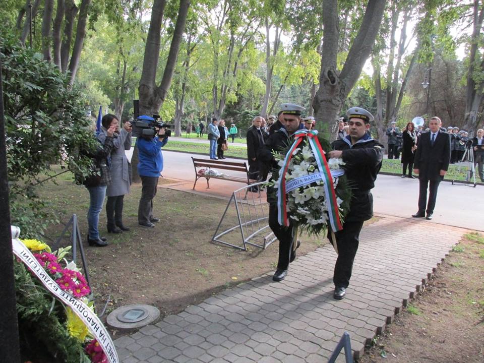 Варненци се поклониха пред паметника на отец Паисий 4 1 D0 B1 D1 83 D0 B4 D0 B8 D1 82 D0 B5 D0 BB D0 B84 1