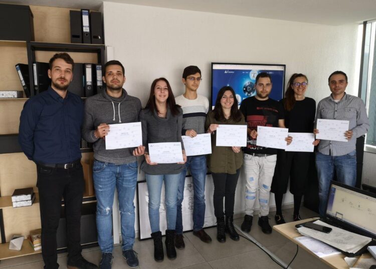Безплатно обучиха бъдещи конструктори и машинни дизайнери в Пловдив 1 1. лектор и курсисти със сертификатите