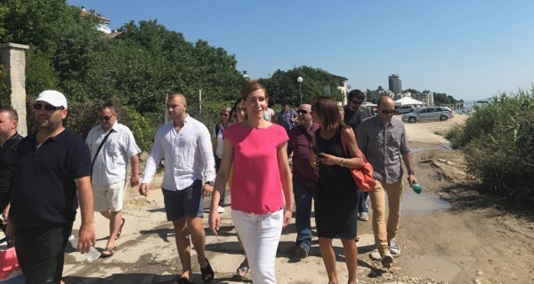 Ангелкова затваря три заведения на плажа край Варна