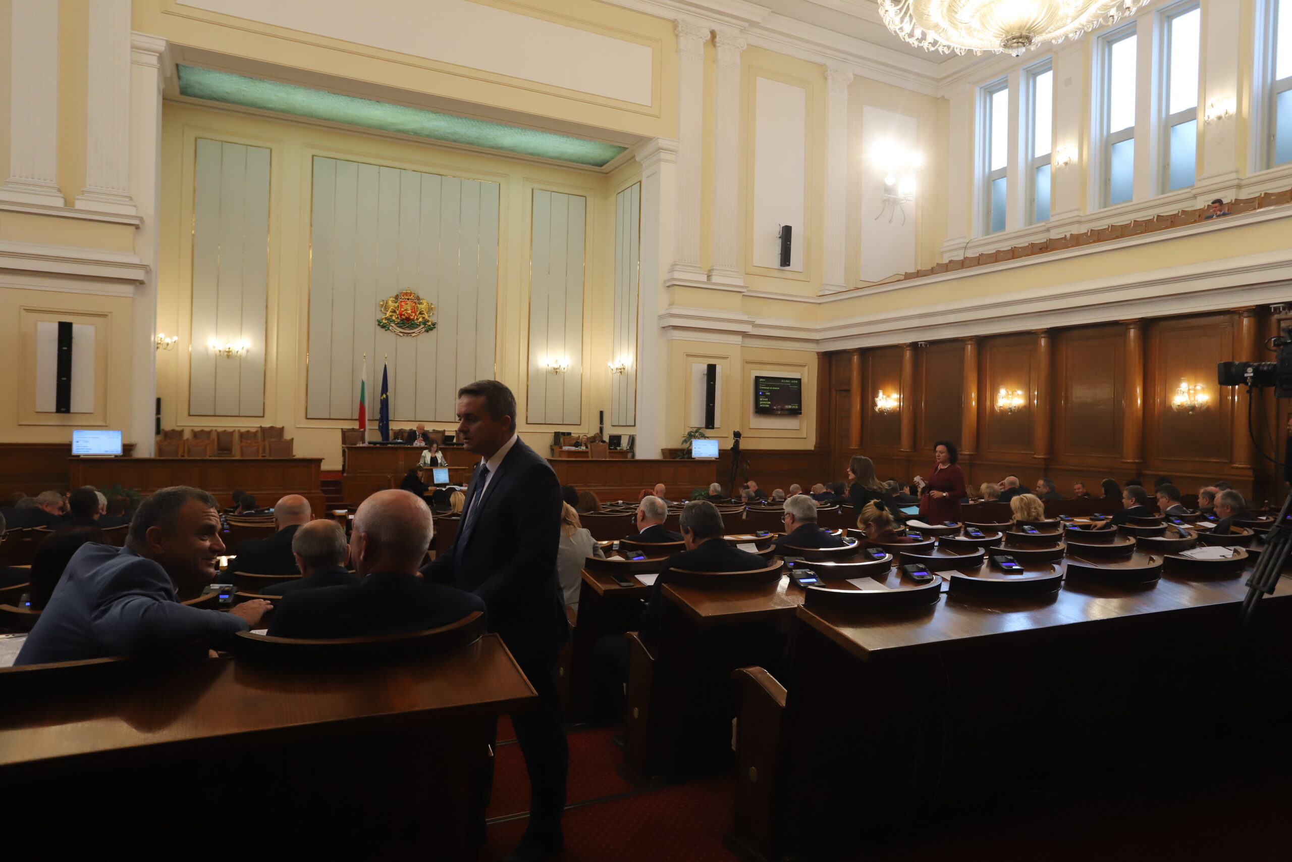 Депутатите се отказаха от заплатите си 8 Депутатите се отказаха от заплатите си