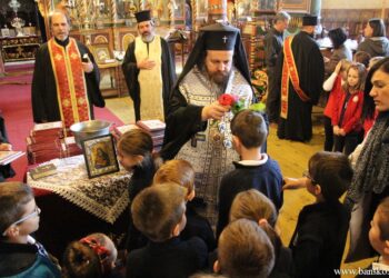 Митрополит Серафим откри учебната година по вероучение в Банско