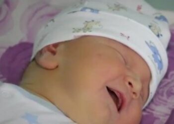 Бебе гигант проплака във варненска болница