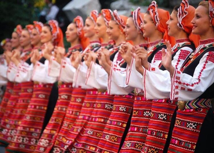 „Пиринска китка” с куп медали от фестивал в Пловдив 1 10407257
