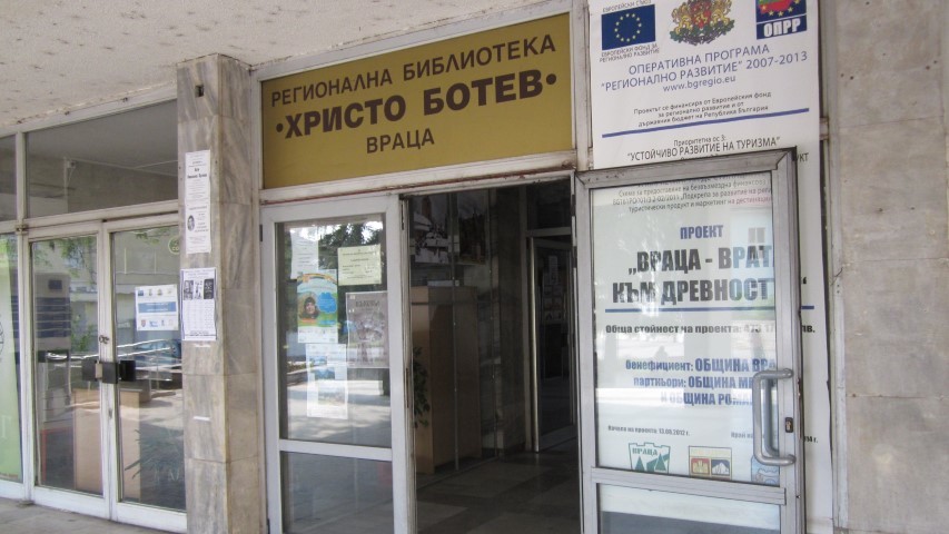 Влогове и архитектурна работилница водят деца в библиотеката