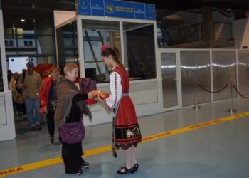 Луксозният „Golden Iris” докара туристи от цял свят в Бургас