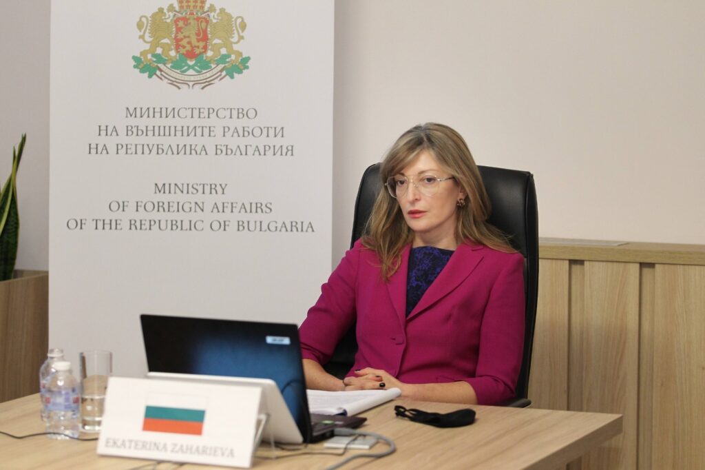 Захариева: ЕС като отбор може да се справи с предизвикателствата 1 111 5