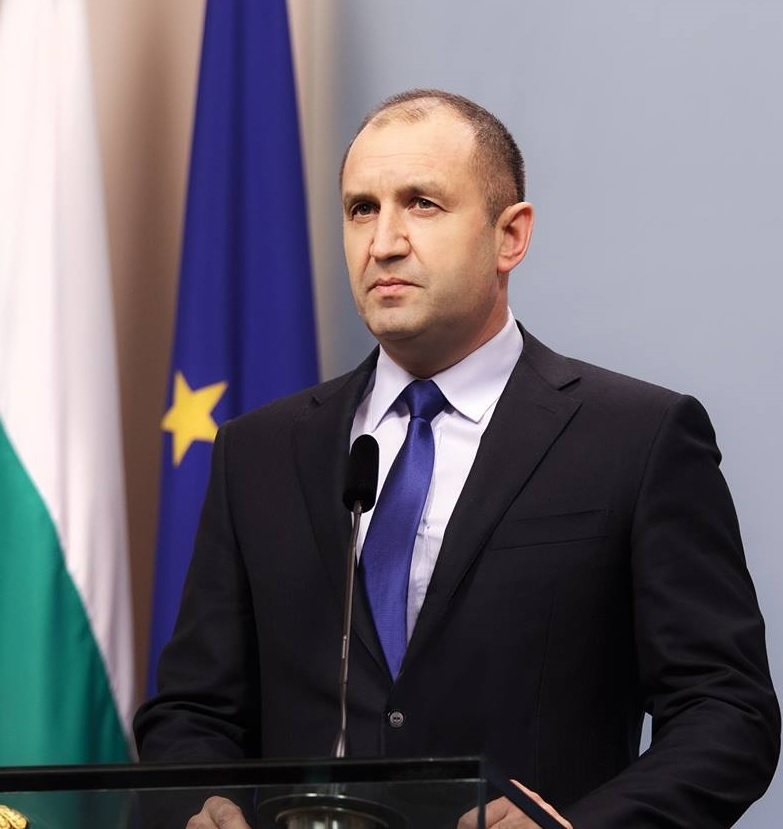 Радев: Официално снемам доверие от правителството
