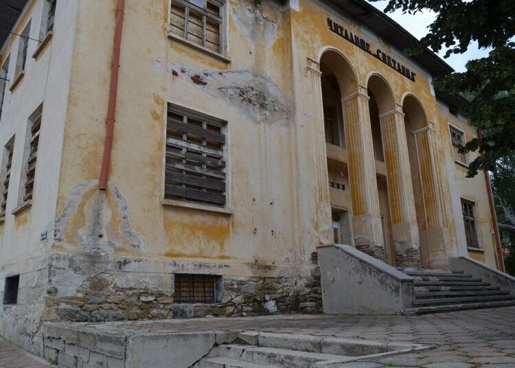 Община Казанлък откри дарителска сметка за старо читалище 1 12 74