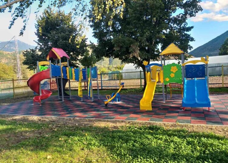 Забавачка в евросело вече има модерна детска площадка 1 121619556 10222809708980300 1827386546514501213 n