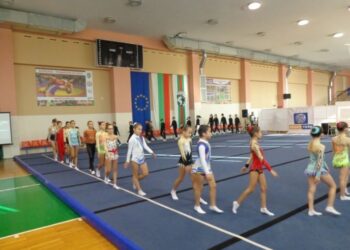 Малки акробати от цялата страна на турнир в Сливен