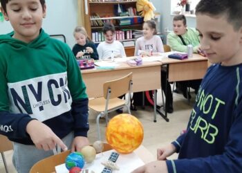 Деца строят небостъргачи и откриват галактики