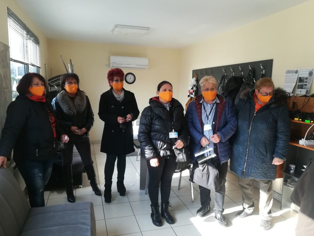 Кондукторките в Бургас с оранжеви маски против насилието 1 127170491 1248926042154234 3968127838452100827 n 2