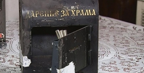 Деца обраха дарения за параклис