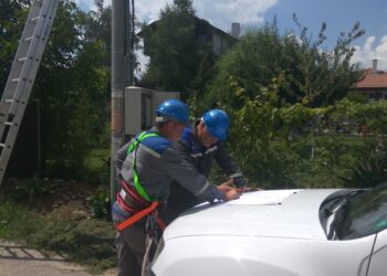 Варненска местност се сдоби с въздушна електромрежа