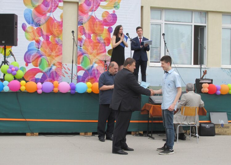12 първа ег