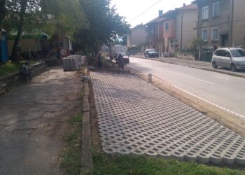 Вдигат нов паркинг в центъра на Мездра