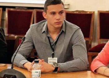 Млад партиец проби в престижен сборник с доклад за властите