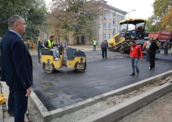 Кметът Портних наглежда ремонтите в „Аспарухово“