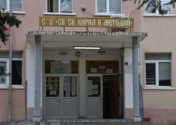 Нови класни стаи, двор и площадки за учениците в Симитли