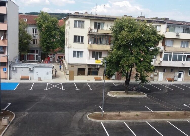 Готов е новият паркинг с 52 места зад Съдебната палата в Перник 1 14184296 1103402283063977 9104628243556687955 n 1