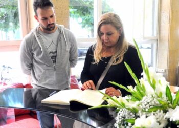Съпругата и синът на Митко Цонев просълзени четат възпоменателната книга в БНТ
