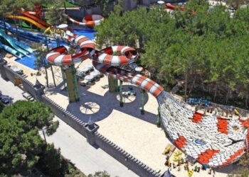 Най-екстремната пързалка в света Кинг Кобра заработи в Пловдив