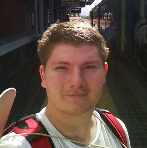 Софтуерен инженер помага на наводнена забавачка