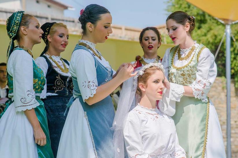 Пищна сватба от старо време вдигат край Арбанаси 8 Пищна сватба от старо време вдигат край Арбанаси