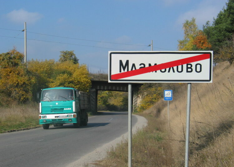 Бетонова улица правят в Мламолово 1 158 5898 2