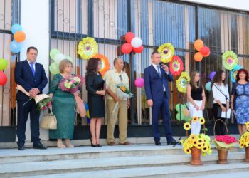 Кметът на Варна откри учебната година в 3 школа