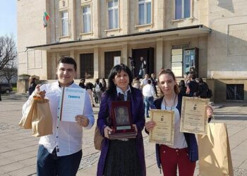 Търновски ученици обраха журналистически награди