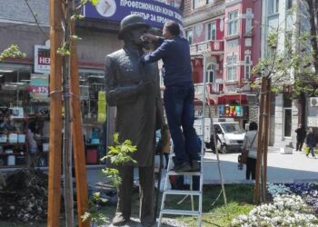 Вдигнаха паметник на заслужил варненски кмет