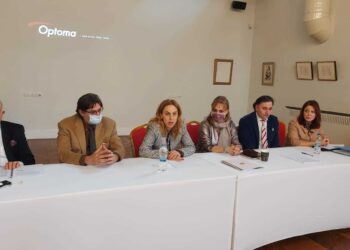Министър Николова: Търсим най-добрите решения за туристическия бранш