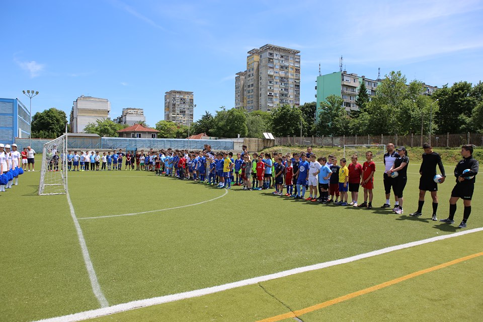 150 малки футболисти се включиха в турнира за Купата на ДФК „Драконче“